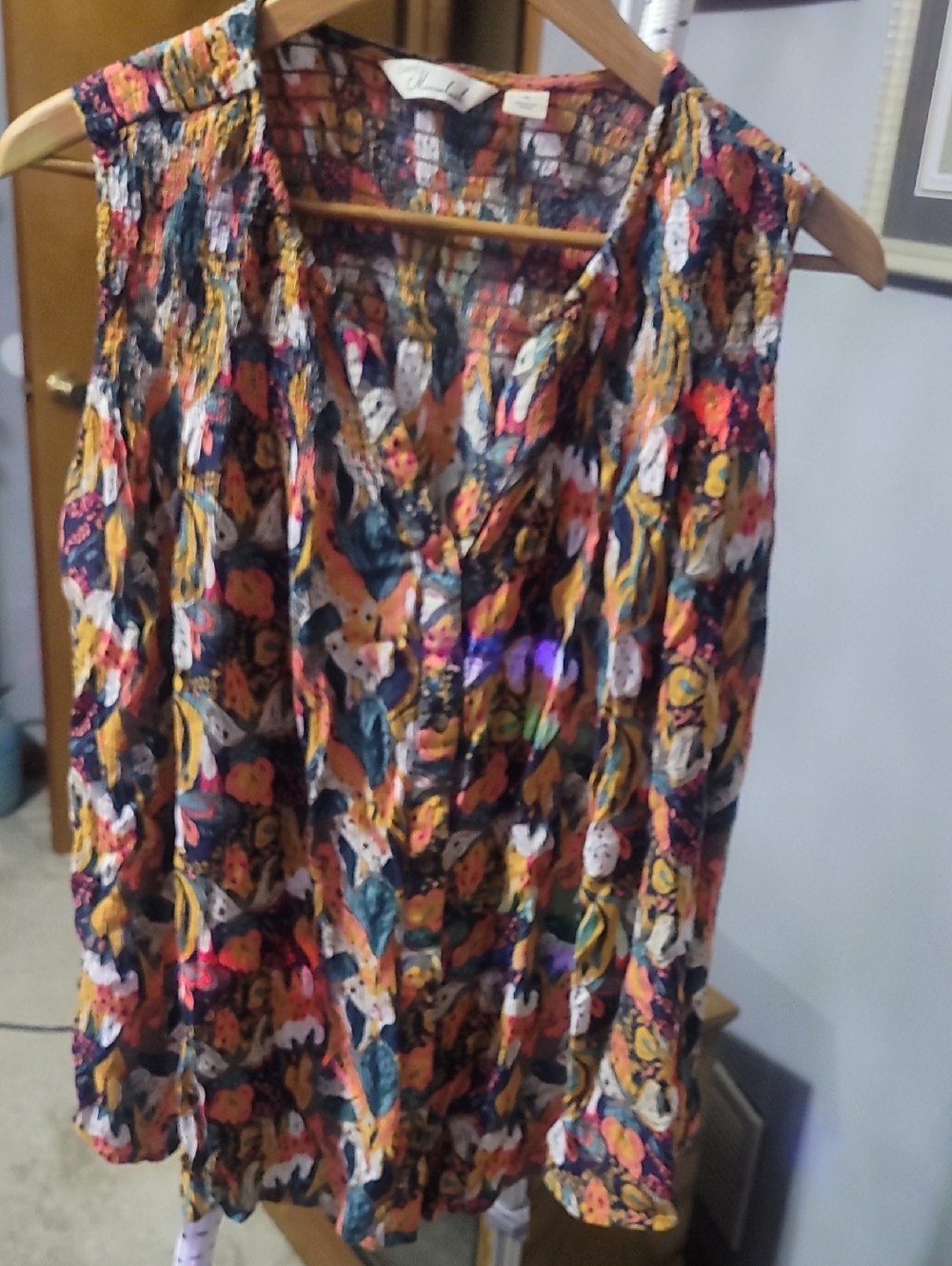 Lightweight Sleeveless Floral Print Top - Multicolor